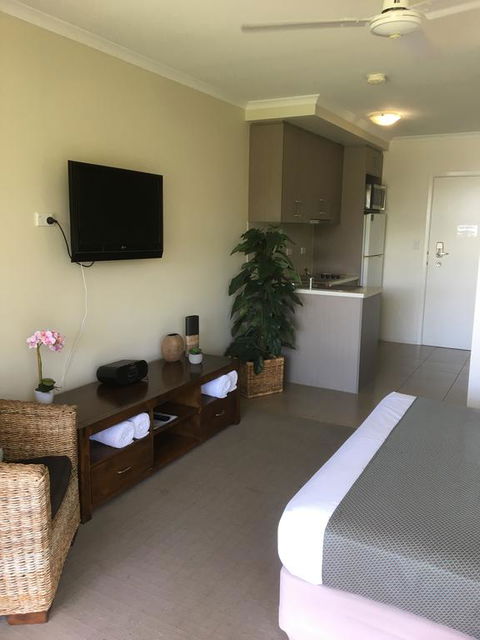 Airlie Central Apartments - Accommodation Sunshine Coast 0