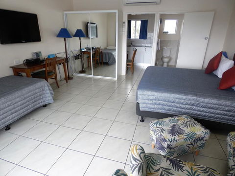 Airlie Court Units - Accommodation Sunshine Coast 1