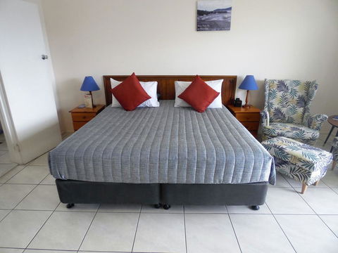 Airlie Court Units - Accommodation Sunshine Coast 0