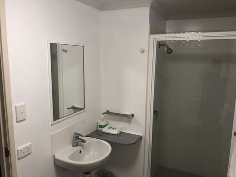 Airlie Waterfront Accommodation - Accommodation Sunshine Coast 3