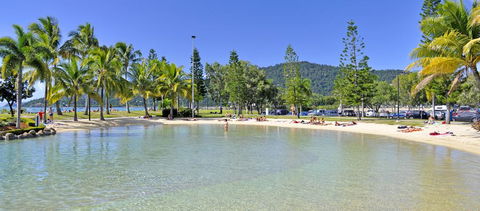 Airlie Waterfront Accommodation - Accommodation Sunshine Coast 1