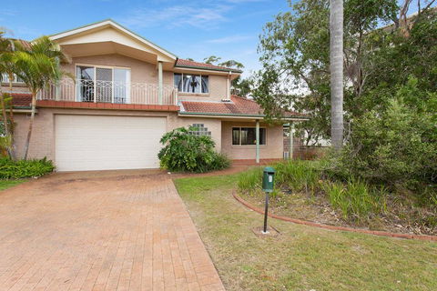Ajax Avenue, 6 - Accommodation Sunshine Coast 2