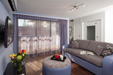 Albany Waves - Accommodation Sunshine Coast 3