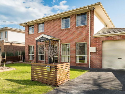 Albert Park - Accommodation Sunshine Coast 0