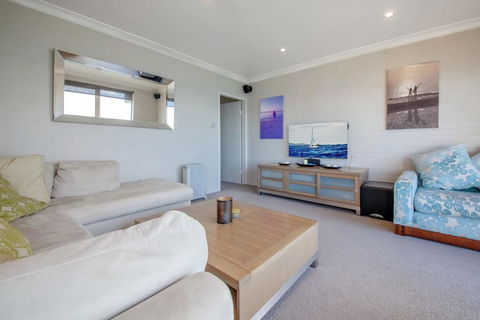Alcheringa Unit 3 & 4, 32 Sandy Point Road - Accommodation Sunshine Coast 2