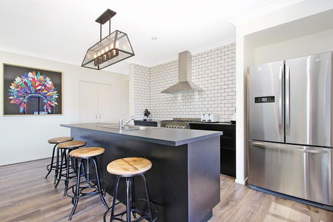 Alpine Knights Stylish Luxury - Accommodation Sunshine Coast 0