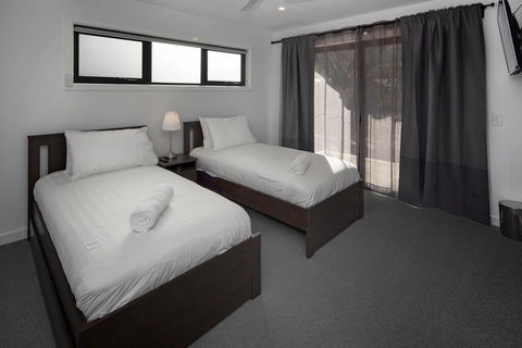 Alpine Lake Retreat - Accommodation Sunshine Coast 1