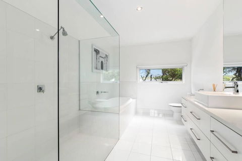 Amalfi Dream - Luxury Villa With Pool And Spa, Walk To Beach And Shops - Accommodation Sunshine Coast 2