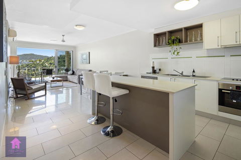 Amazing Ocean Views, Pool, Award Winning Location, Airlie Beach - Accommodation Sunshine Coast 2