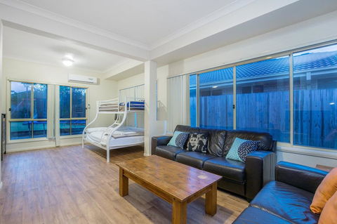 Anaheim Family Lodge By Getastay - Accommodation Sunshine Coast 1
