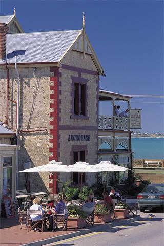 Anchorage Seafront Hotel - Accommodation Sunshine Coast 3