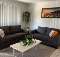 Andergrove Home with a Garden View-Wi-fi  Netflix - Accommodation Sunshine Coast
