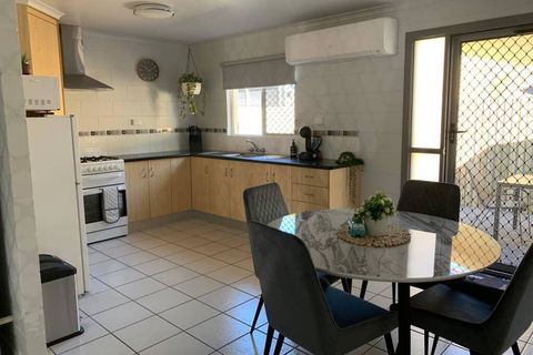 Andergrove Home With A Garden View-Wi-fi & Netflix - Accommodation Sunshine Coast 2