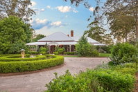 Book Crows Nest Accommodation Vacations Accommodation Sunshine Coast Accommodation Sunshine Coast