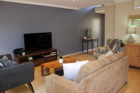 Annie's Place - Accommodation Sunshine Coast 2
