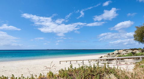 API Busselton Seaside Escape Apartments - Accommodation Sunshine Coast 0
