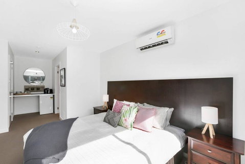 APOLLO 13 STUDIO - Free Wifi, Opposite Beach! - Accommodation Sunshine Coast 1