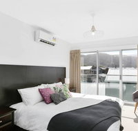 APOLLO 13 STUDIO - free wifi opposite beach - Accommodation Sunshine Coast