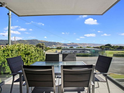 APOLLO BLUE 4 - Modern Waterfront Apartment - Accommodation Sunshine Coast 0