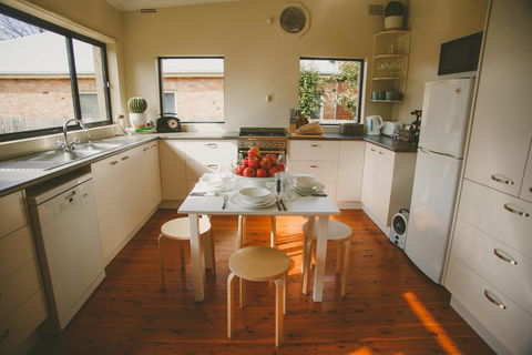 Apple Cottage, Orange NSW - Accommodation Sunshine Coast 3