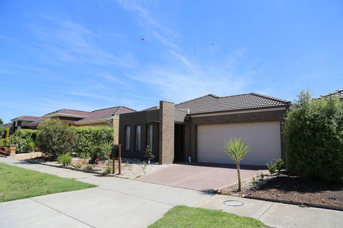 Apple House - Accommodation Sunshine Coast 0