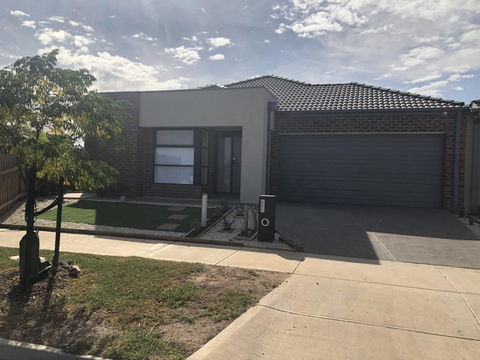 Apple House Tarneit North - Accommodation Sunshine Coast 1