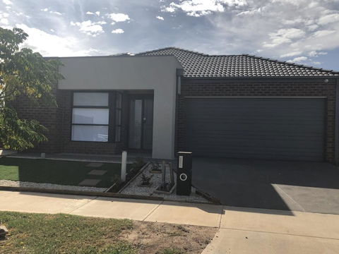 Apple House Tarneit North - Accommodation Sunshine Coast 2