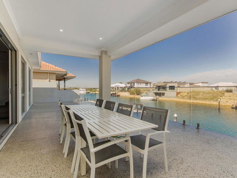 Aqua Vista - Accommodation Sunshine Coast 2