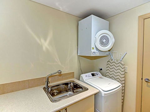 Aqua Viva 2 - Accommodation Sunshine Coast 2
