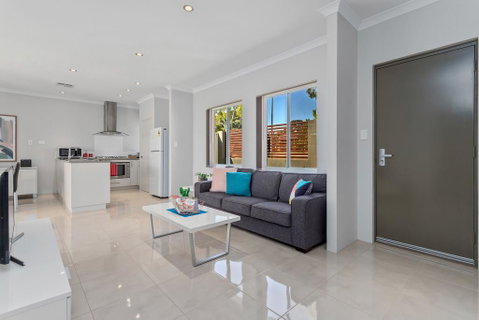 Ardross Short Stays - Accommodation Sunshine Coast 2