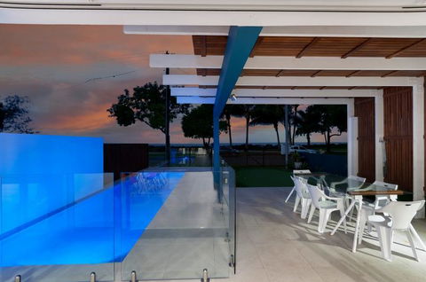 Arlington Beach House - Accommodation Sunshine Coast 3