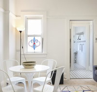 Art Deco Oasis Minutes From the City - Accommodation Sunshine Coast