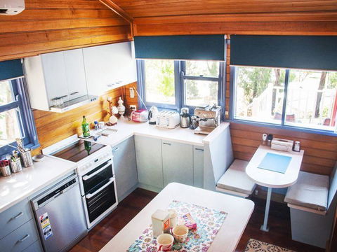 Artee House - A Bright Escape - Accommodation Sunshine Coast 1