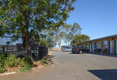 Artesian Motor Inn - Accommodation Sunshine Coast 0