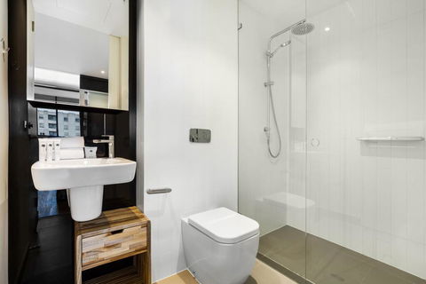 Artsy Apartment CBD City Views And Balcony - Accommodation Sunshine Coast 3