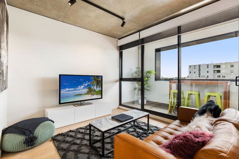 Artsy Apartment CBD City Views And Balcony - Accommodation Sunshine Coast 1