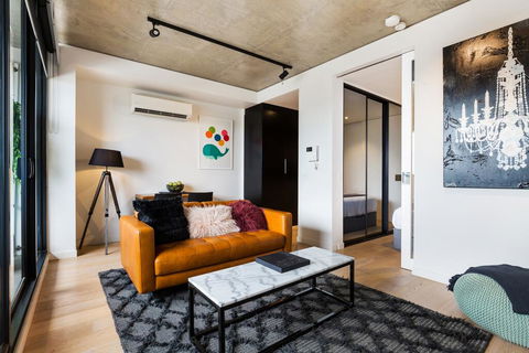 Artsy Apartment CBD City Views And Balcony - Accommodation Sunshine Coast 0