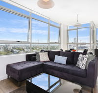 As the Sun Sets - Modern and Spacious 2BR Zetland Apartment Facing the Setting Sun - Accommodation Sunshine Coast