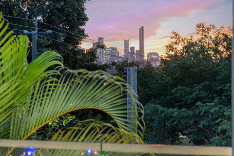 Luxurious Living - 3Bed-3Bath-1Car-Pool - Balmoral - Accommodation Sunshine Coast 3