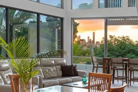 Luxurious Living - 3Bed-3Bath-1Car-Pool - Balmoral - Accommodation Sunshine Coast 1
