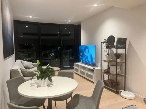 Luxury 3 Bed 2 Bath + Car Park At Melbourne Square - Accommodation Sunshine Coast 1