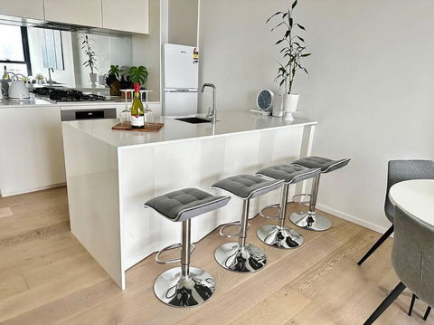 Luxury 3 Bed 2 Bath + Car Park At Melbourne Square - Accommodation Sunshine Coast 3