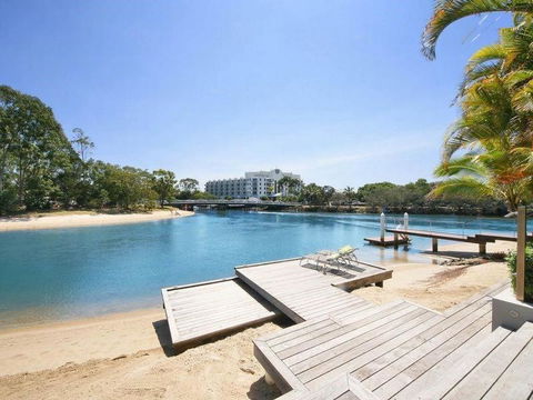 Luxury Retreat With Private Beach & Jetty - Accommodation Sunshine Coast 1