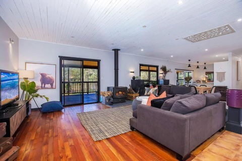 Luxury Farm House On 20 Acres - Sleeps 22 - Accommodation Sunshine Coast 0