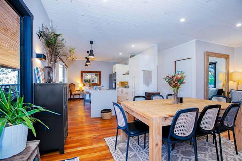 Luxury Farm House On 20 Acres - Sleeps 22 - Accommodation Sunshine Coast 1