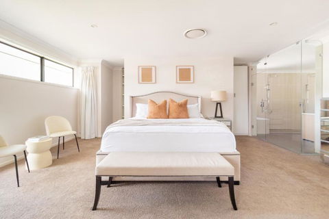 Luxury Spacious 5 Bedroom Family Modern Villa Sleeps 10 - Accommodation Sunshine Coast 0