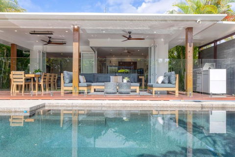 Luxury 6 Bedroom Home In Golden Beach - Accommodation Sunshine Coast 0