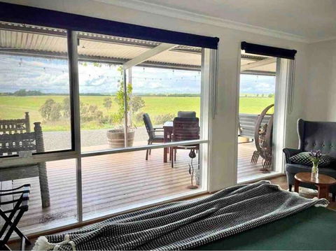 Luxury Barn With Stunning Views - Accommodation Sunshine Coast 2