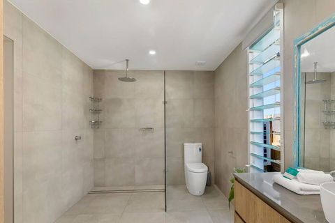 Luxury Coastal Retreat - Accommodation Sunshine Coast 3