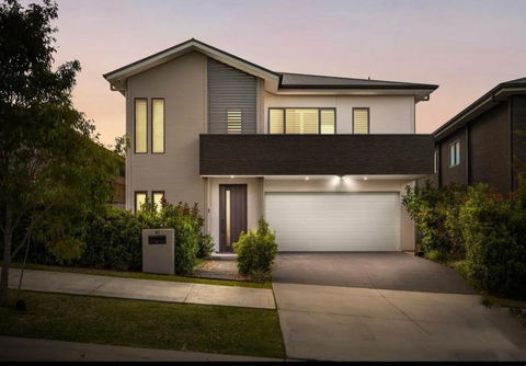 Luxury House Near Golf Courses! Free Wifi & Netflix - Accommodation Sunshine Coast 0